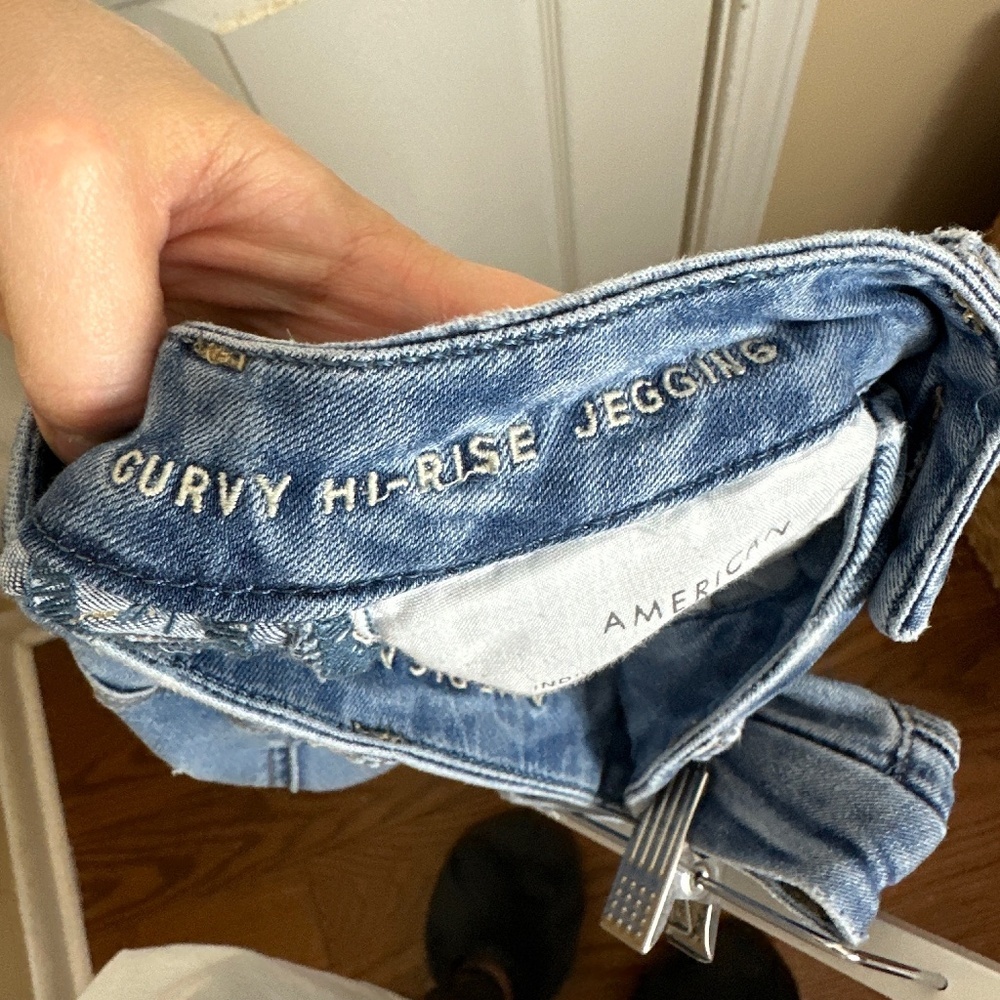 ! American Eagle Distressed Curvy Hi-Rise Jeggings Women Size 2 SHORT - Picture 5 of 6